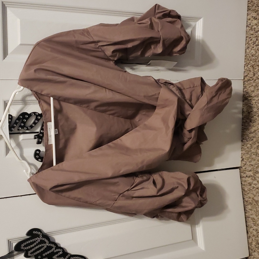 Cute blouse - Picture 1 of 4